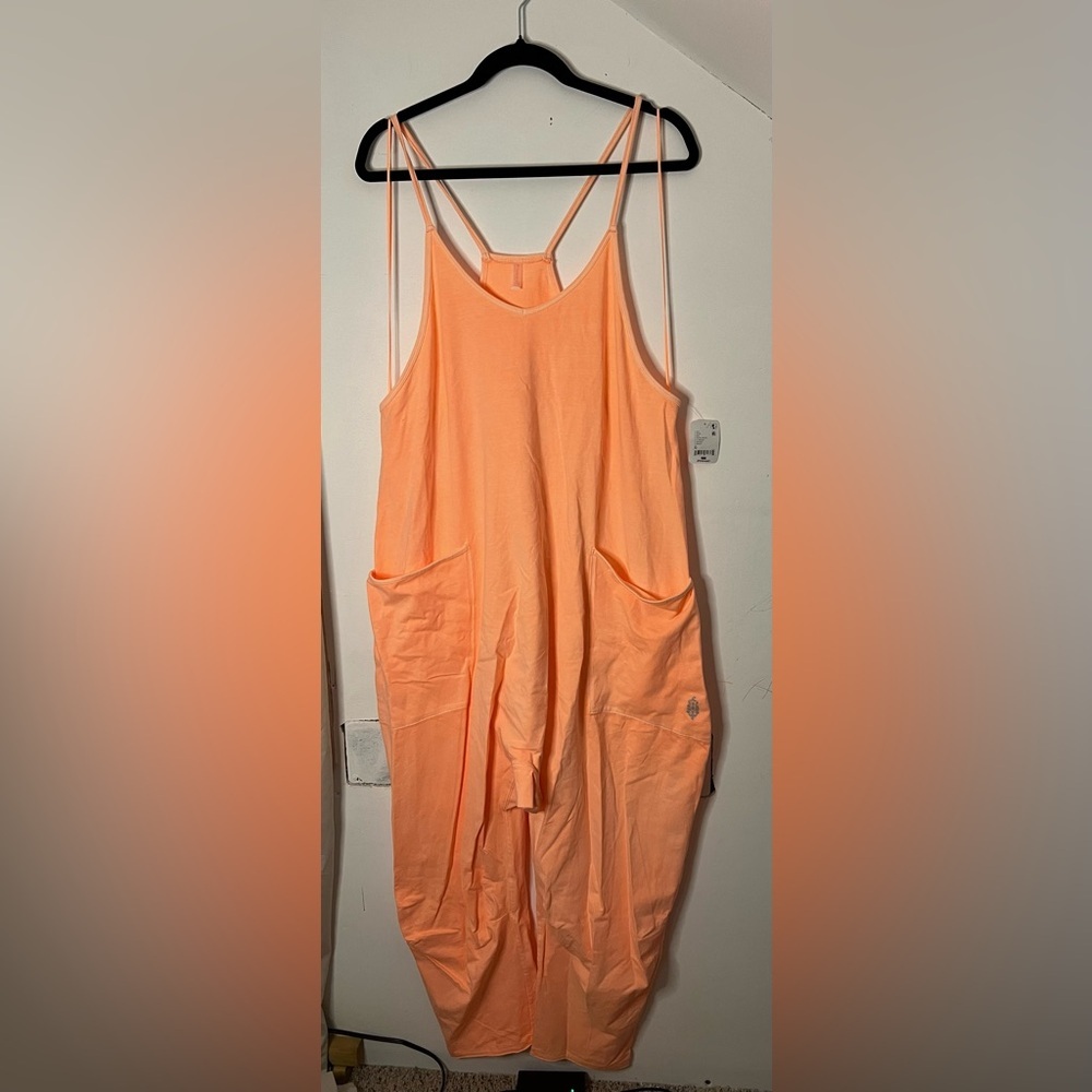 Free People Movement Hot Shot Onesie in Pastel Peach Size Small NWT - Picture 2 of 8